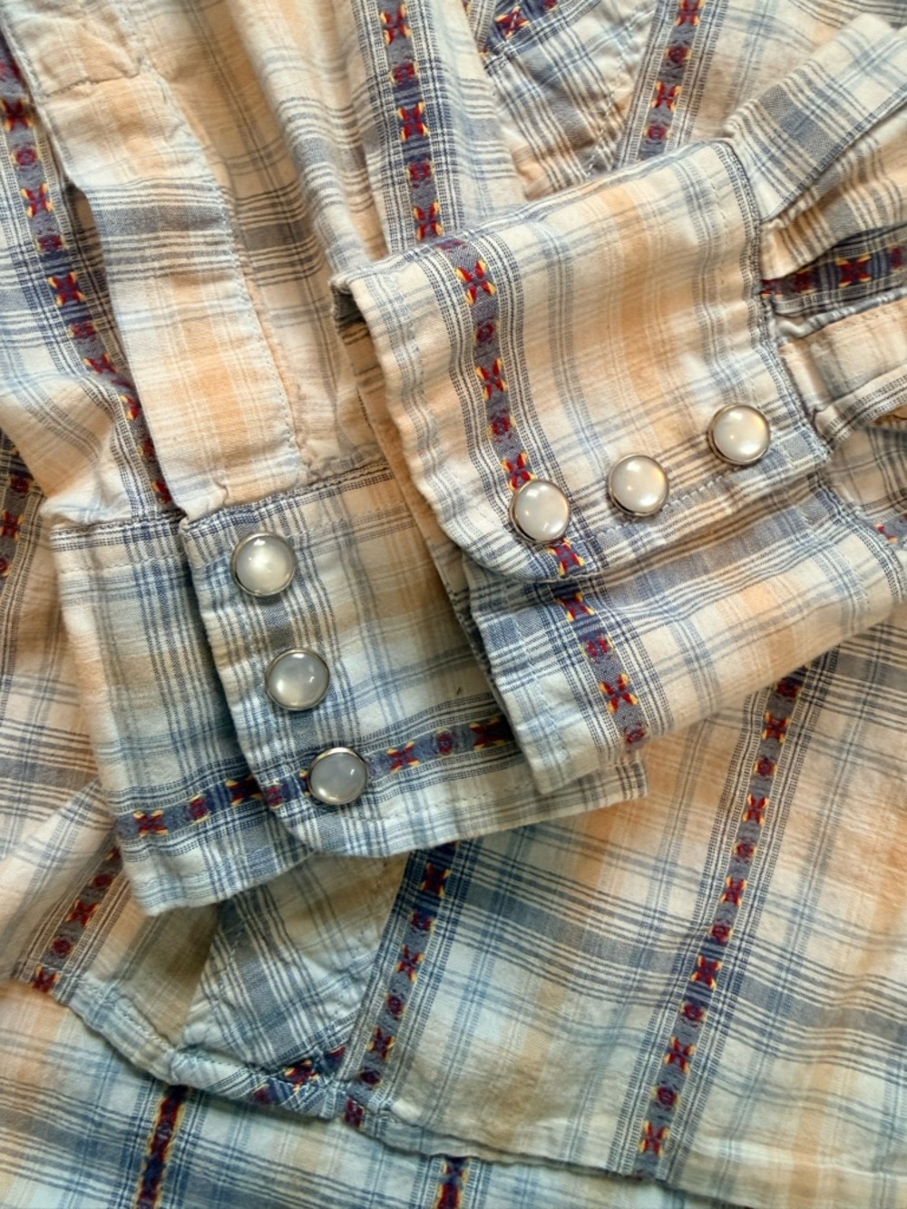 BKE Buckle Plaid Western Snap Shirt Mens Large Blue Tan Embroidered Cotton - Picture 11 of 11